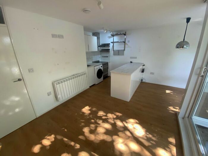 1 Bedroom Flat To Rent In Oliver Court, London Road, Stoneygate, LE2