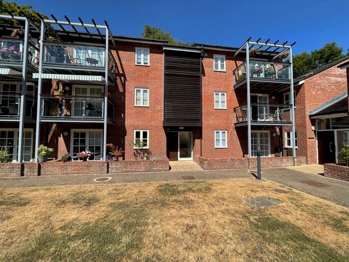 2 Bedroom Ground Flat To Rent In Free Street, Bishops Waltham, SO32