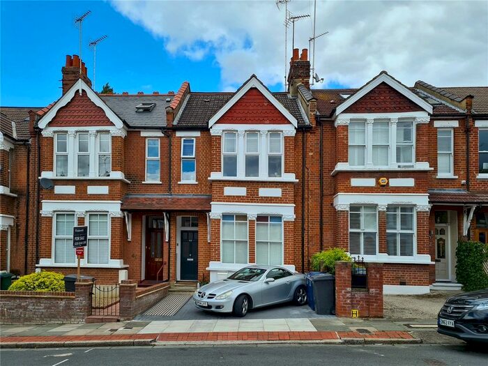 3 Bedroom Flat To Rent In Elm Park Road, Finchley, London N3