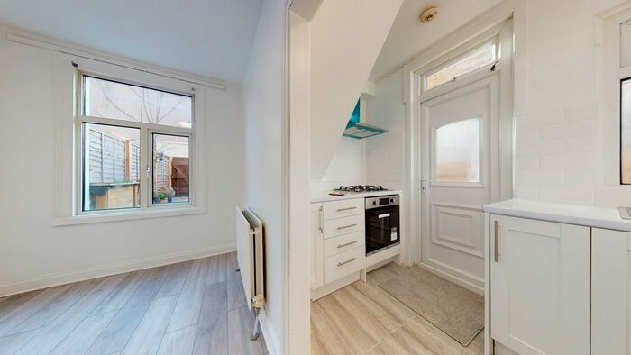 2 Bedroom Maisonette To Rent In Fernthorpe Road, London, SW16