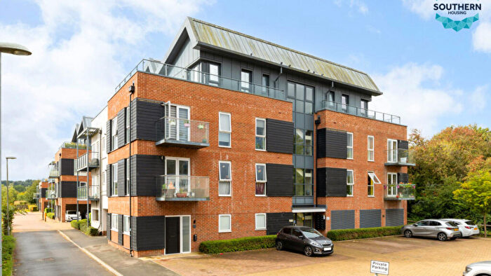 2 Bedroom Flat For Sale In The Kilns, Redhill, RH1