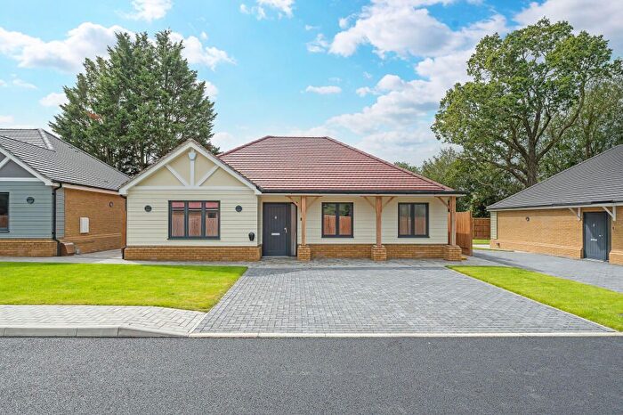 3 Bedroom Bungalow To Rent In Meadow Brook, Romford, RM4