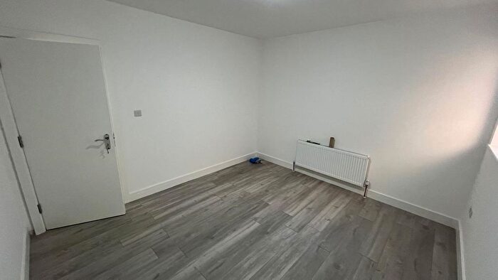 5 Bedroom Semi-Detached House To Rent In Basildene Road, Hounslow, TW4