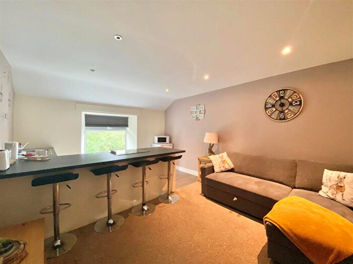 1 Bedroom Flat To Rent In High Street, New Mills, High Peak, SK22