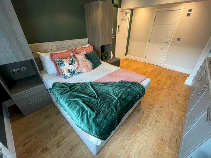 Studio To Rent In Bentley Road, L8