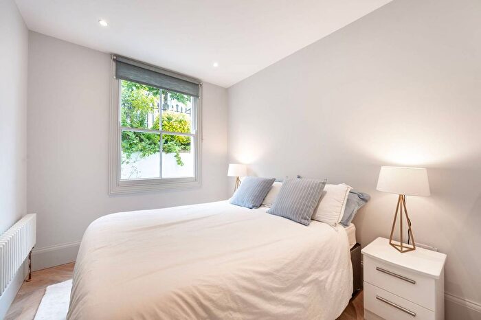 3 Bedroom Flat To Rent In Strathmore Gardens, Kensington, London, W8