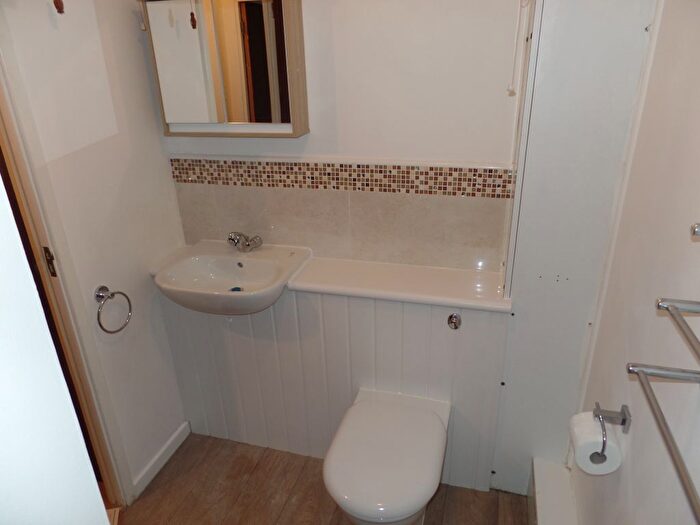 Studio To Rent In Abbotswood Way, Hayes, UB3
