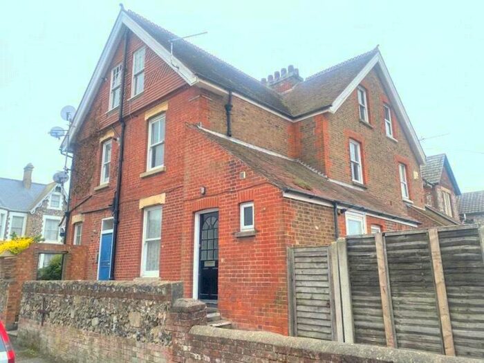Apartment To Rent In Arundel Road, Littlehampton, West Sussex, BN17
