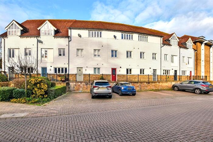 4 Bedroom Terraced House To Rent In Medway Court, Aylesford, ME20