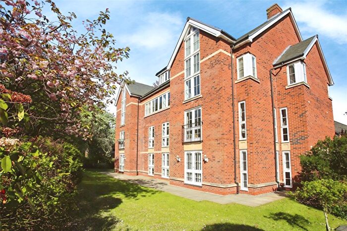 2 Bedroom Flat For Sale In Heaton Moor Road, Heaton Moor, Stockport, SK4