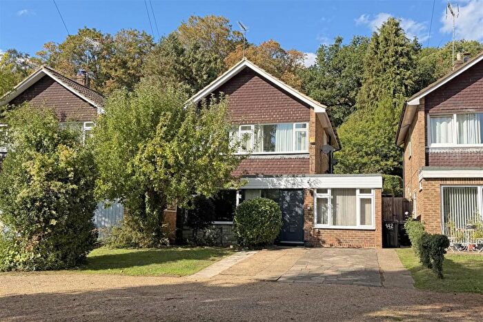 4 Bedroom Detached House For Sale In Godalming - Peperharow Road, GU7