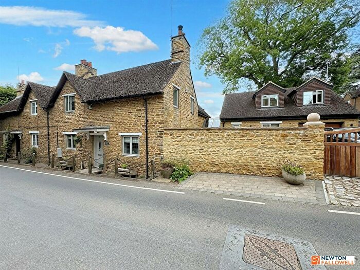 5 Bedroom Cottage For Sale In Moulton Road, Pitsford, Northamptonshire, NN6