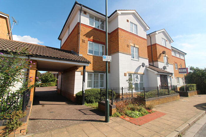 2 Bedroom Flat To Rent In Windsor Road, Gillingham, ME7