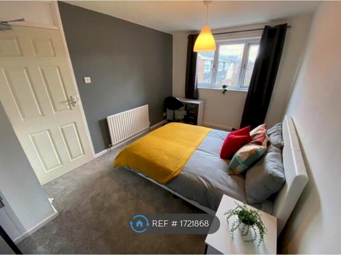 5 Bedroom Terraced House To Rent In Herald Close, Beeston, Nottingham, NG9
