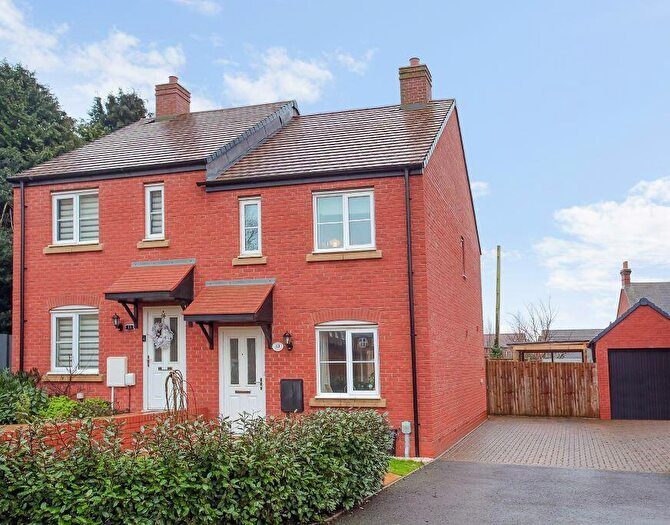 2 Bedroom Semi Detached House For Sale In Jenkinson Road, Banbury, OX16