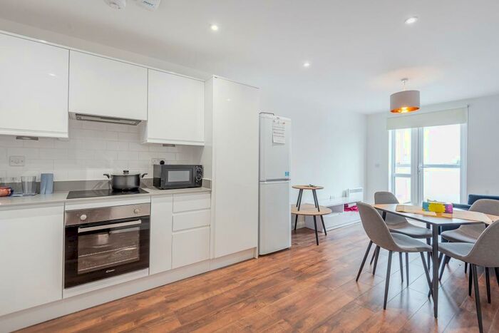 2 Bedroom Apartment To Rent In Stoke Road, Slough, SL2