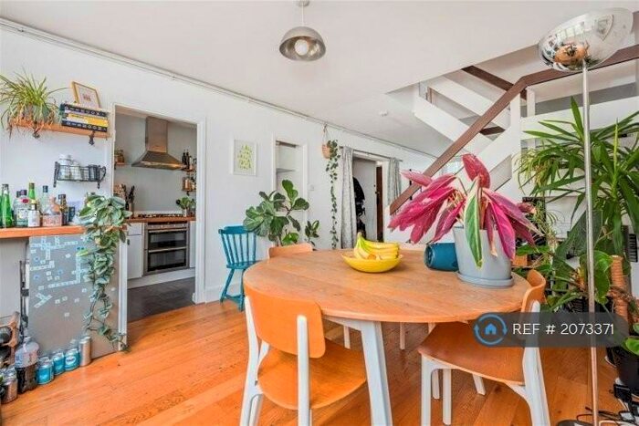 4 Bedroom Flat To Rent In Thomas Baines Road, London, SW11