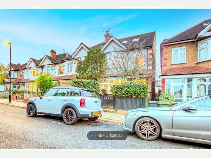 5 Bedroom Semi-Detached House To Rent In Kirkstall Gardens, London, SW2