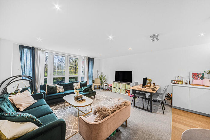 3 Bedroom Maisonette For Sale In Tudway Road, Woolwich, SE3