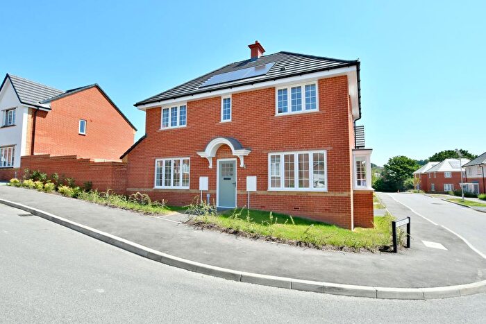 4 Bedroom Detached House For Sale In Wheatsheaf Road, Wimborne, BH21