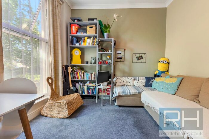 1 Bedroom Flat To Rent In Woodland Road, Arnos Grove, London N11