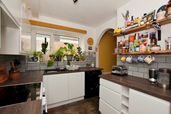 1 Bedroom Flat To Rent In The Beeches, Salisbury, SP1