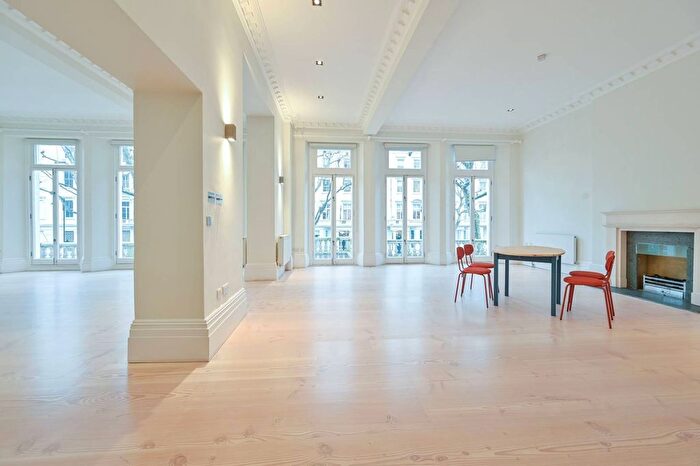 4 Bedroom Flat To Rent In Queens Gate, South Kensington, London, SW7