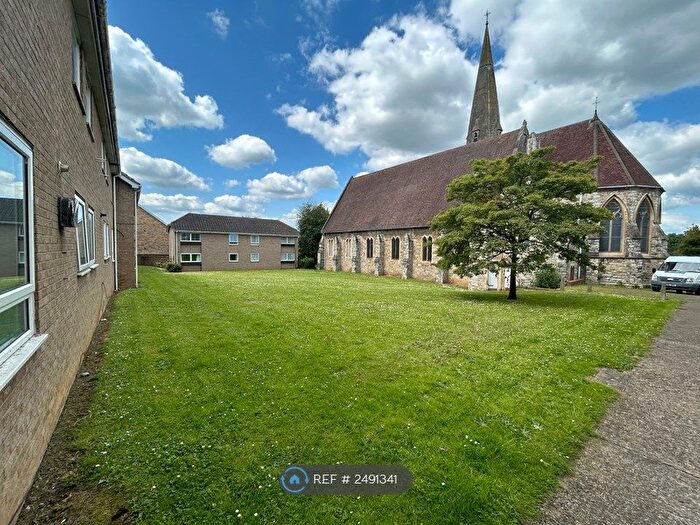 2 Bedroom Flat To Rent In Basing Close, Maidstone, ME15