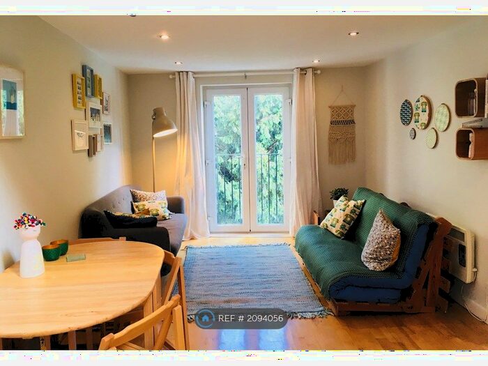 2 Bedroom Flat To Rent In Church Lane, Bristol, BS1