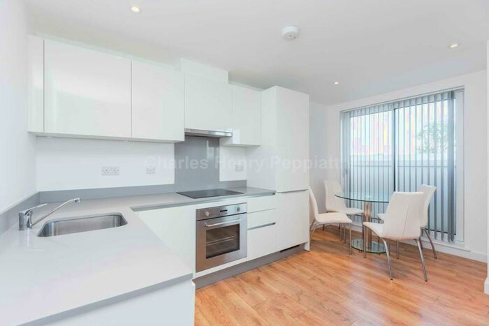 4 Bedroom Apartment To Rent In Sydney Road, Enfield Town, EN2