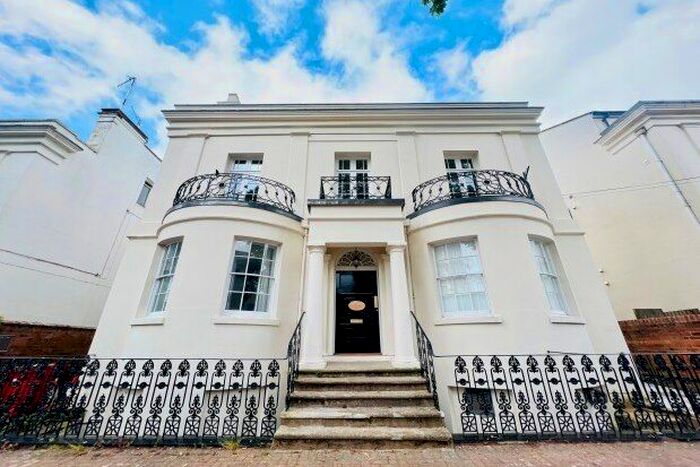 1 Bedroom Flat To Rent In Flat, Portland Street, Leamington Spa, CV32