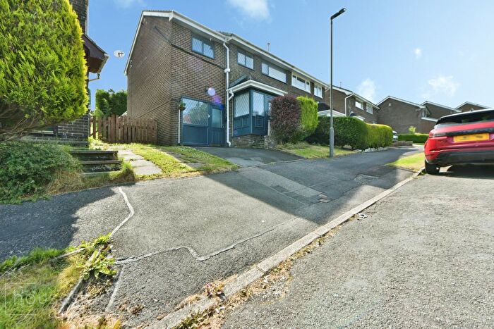 4 Bedroom Semi-Detached House For Sale In Berwick Road, Buxton, SK17
