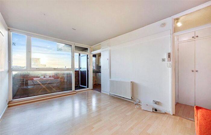 Studio To Rent In Vauxhall Bridge Road, London, SW1V