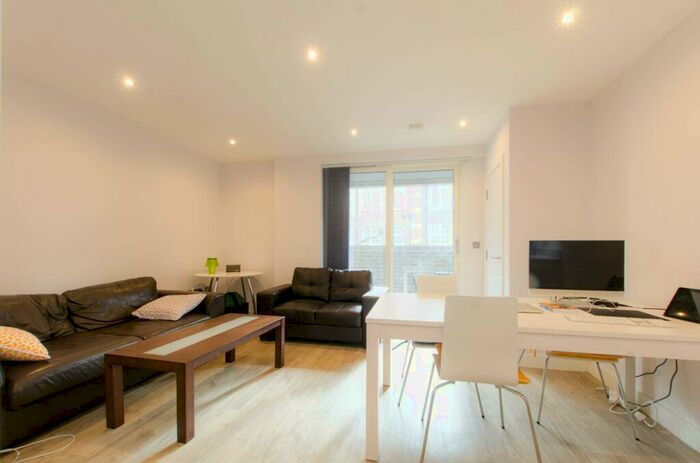 1 Bedroom Flat To Rent In Knapp Road, Bow, London, E3