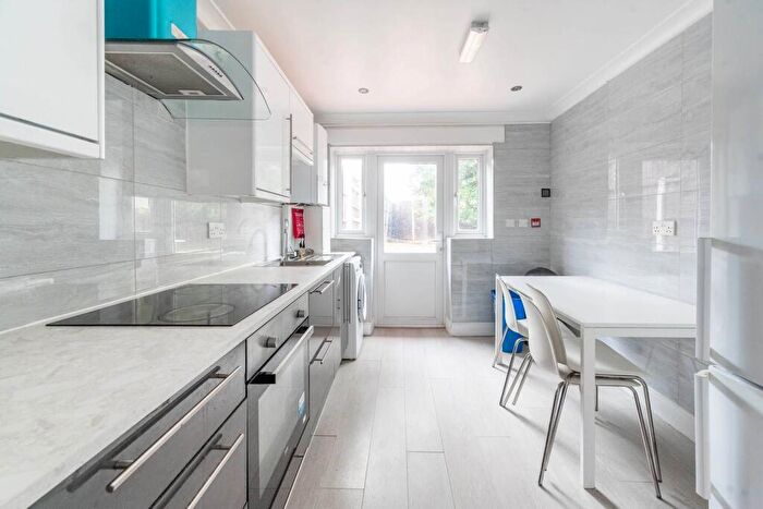 5 Bedroom Semi Detached House To Rent In Highfield Close, Kingsbury, London, NW9