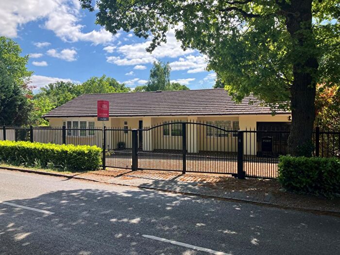 3 Bedroom Bungalow For Sale In Bull Lane, Chalfont St. Peter, Gerrards Cross, Buckinghamshire, SL9