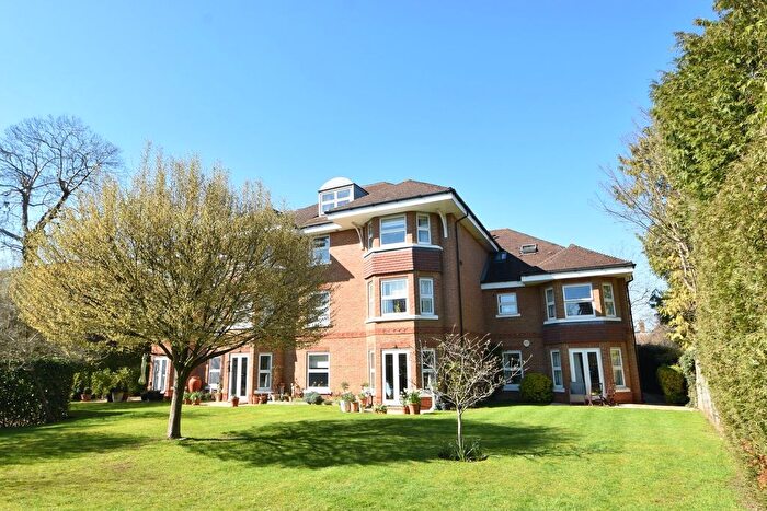 2 Bedroom Flat For Sale In Oatlands Drive, Weybridge, KT13