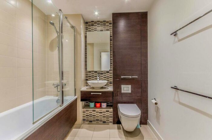 2 Bedroom Flat To Rent In The Highway, Tower Hamlets, London, E1W