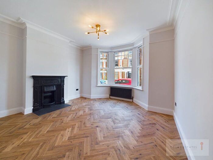 2 Bedroom Flat To Rent In Elmhurst Street, London, SW4