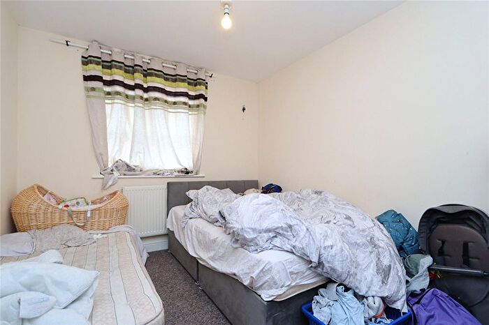 2 Bedroom Flat For Sale In Newport Road, New Bradwell, MK13