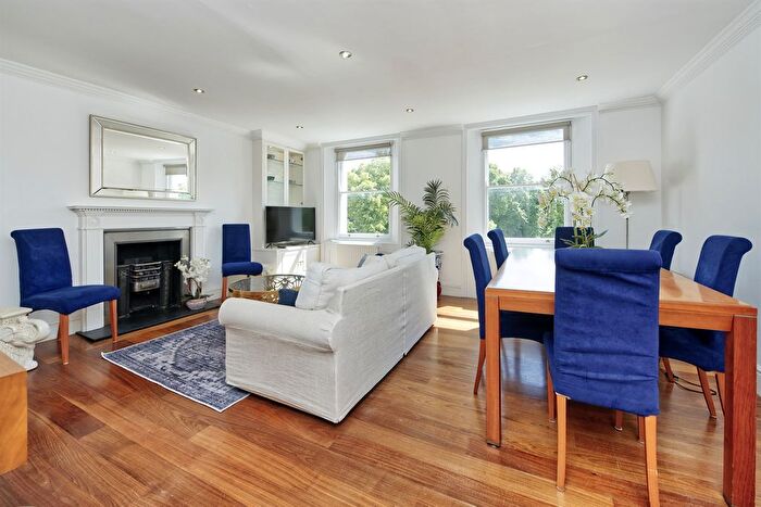 2 Bedroom Flat To Rent In Royal Crescent, London, W11