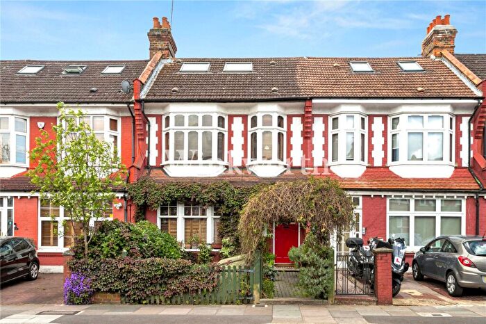 4 Bedroom Terraced House For Sale In Hazelwood Lane, London, N13