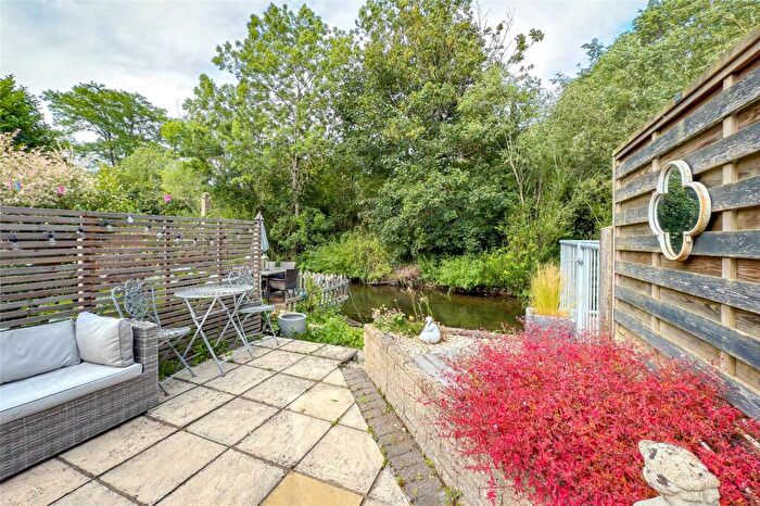 2 Bedroom Apartment For Sale In The Beeches, Park Street, St. Albans, Hertfordshire, AL2