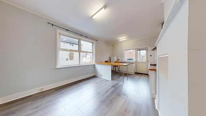2 Bedroom Flat For Sale In Cheriton High Street, Folkestone, CT19