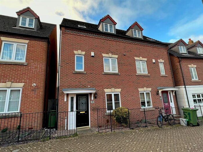 5 Bedroom Town House To Rent In Eagle Way, Hampton Vale, Peterborough, PE7