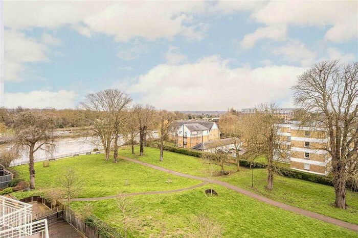 2 Bedroom Flat To Rent In Manor Road, Teddington, TW11