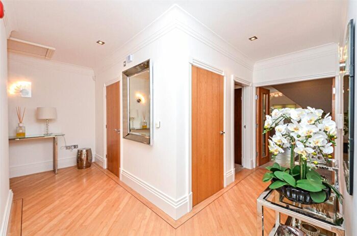 2 Bedroom Apartment For Sale In Walshaw Avenue, Colwyn Bay, Conwy, LL29