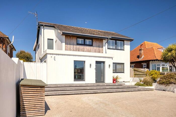4 Bedroom Detached House For Sale In Waldron Road, Broadstairs, CT10