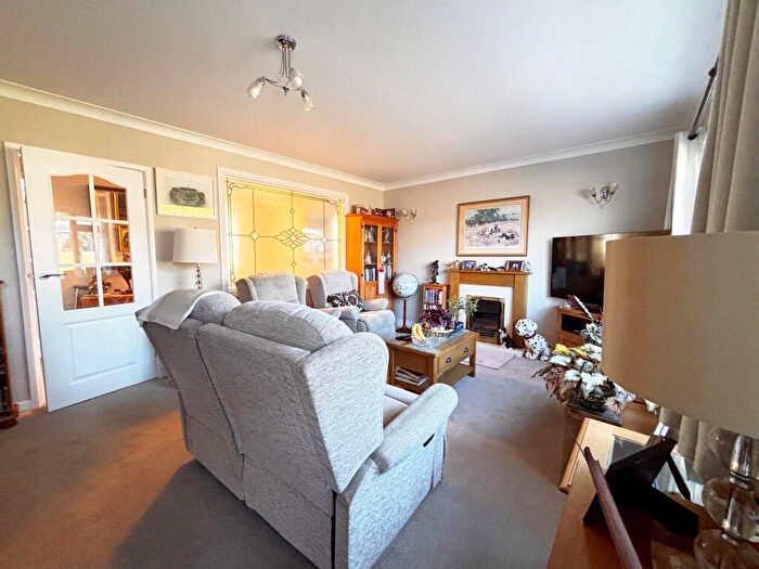 2 Bedroom Flat For Sale In Purbeck Court, De Moulham Road, Swanage, Dorset, BH19 - Photo 4