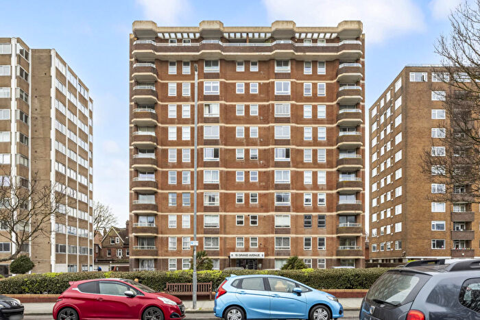 2 Bedroom Apartment For Sale In Grand Avenue, Hove., BN3